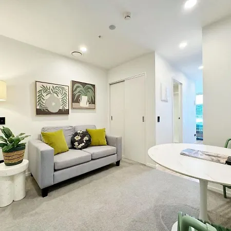 Lush City Escape - Fresh 1B Studio Near Skytower Pool Gym Saunasauna
